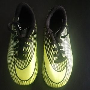 Nike Bravata Youth Soccer Cleats